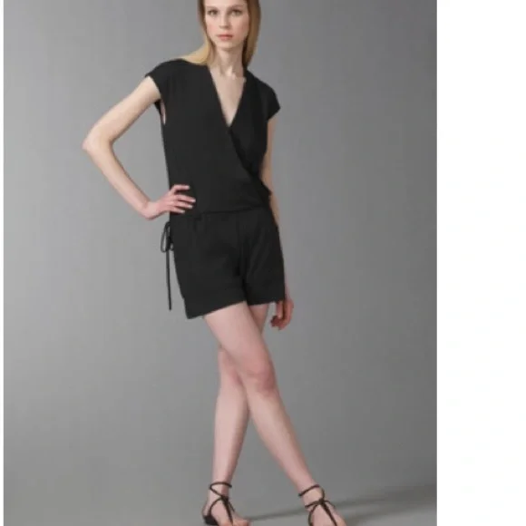 Theory Cerin Black Jumpsuit Womens Size Small - Picture 1 of 5